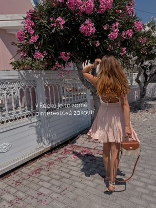 Můj letní výběr OOTD, ve kterých jsem byla sama sebou☀️ Ulož, až zase budeš stát před skříní a mít “nic na sebe” 😉📌 Letní...